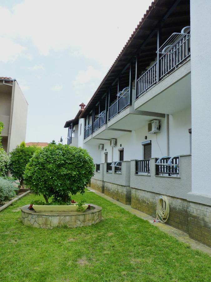 Yannis Apartments Afytos Exterior foto