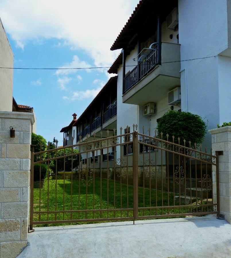 Yannis Apartments Afytos Exterior foto
